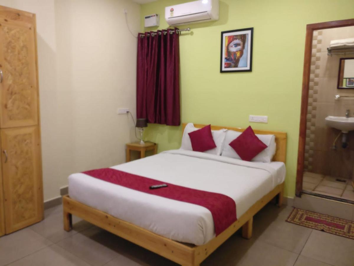 Chaplin Hotel Pondicherry Exterior foto