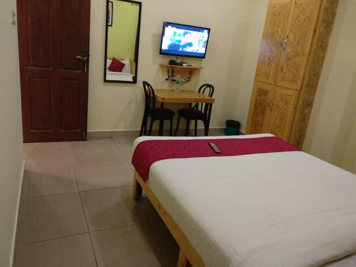 Chaplin Hotel Pondicherry Exterior foto