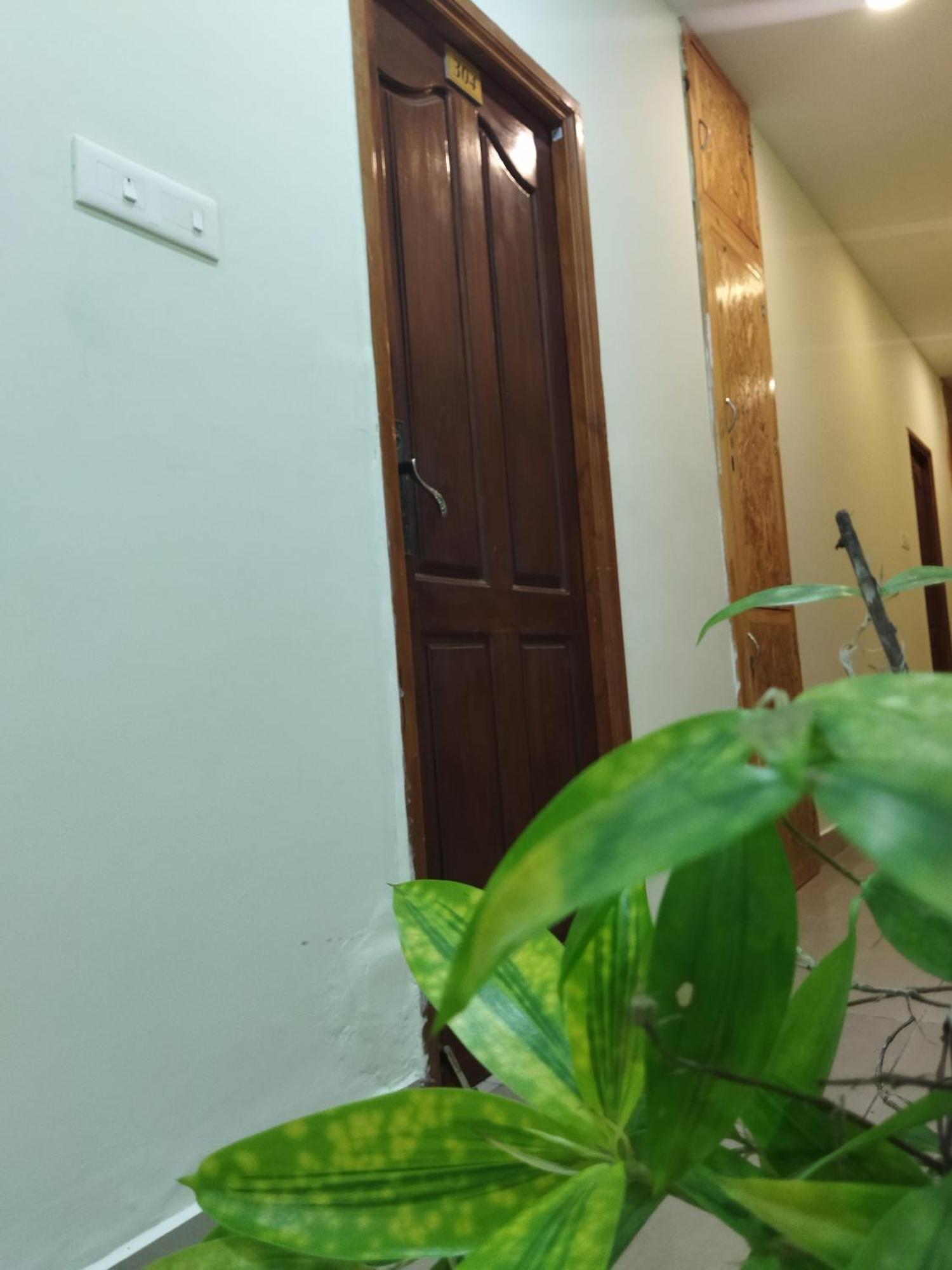 Chaplin Hotel Pondicherry Exterior foto